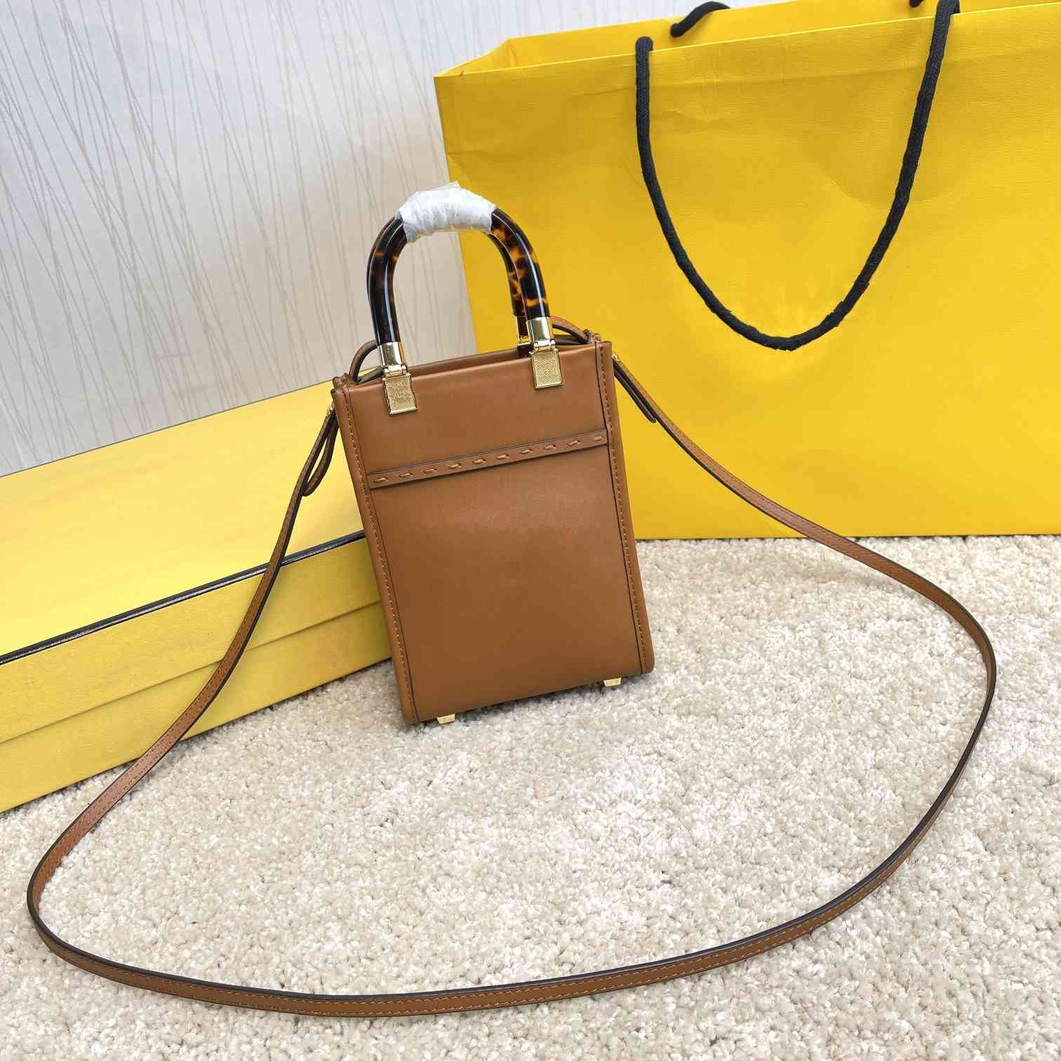 Designers Luxury Bags Mini Sunshine Crossbody Leather Shoulder Bag handbags Girl, Bubble wrap packaging
Designers Luxury Bags Mini Sunshine Crossbody Leather Shoulder Bag handbags Girl, Bubble wrap packaging