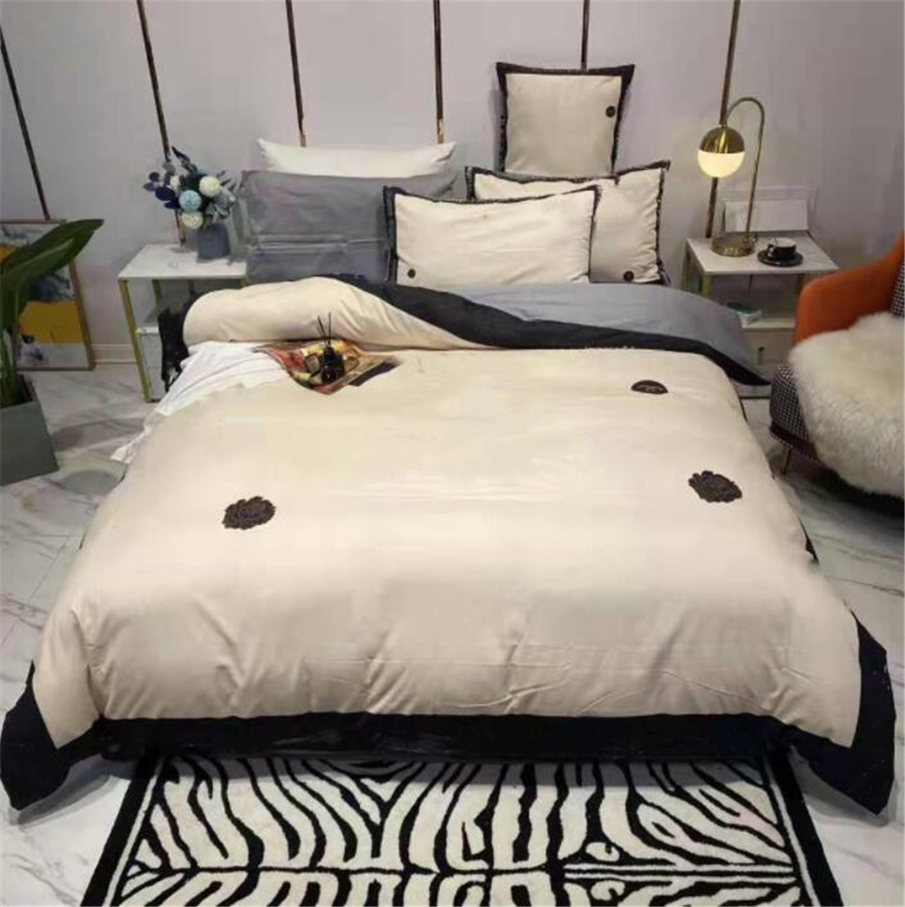 King size designer bedding set covers 4 pcs leopard printed silk duvet cover luxury bed sheets with Pillowcase fast ship, V black
King size designer bedding set covers 4 pcs leopard printed silk duvet cover luxury bed sheets with Pillowcase fast ship, V black