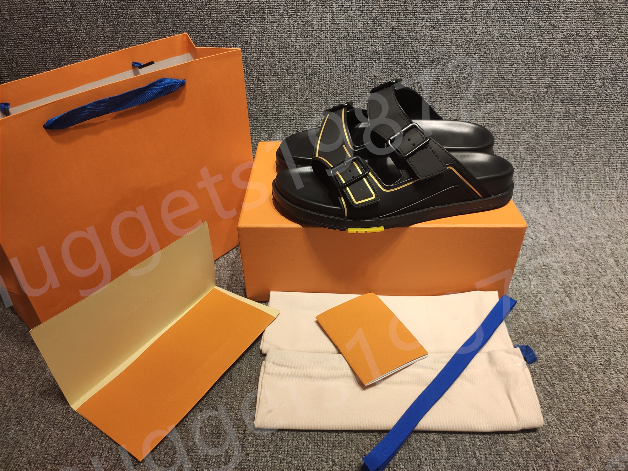Look good quality slippers Bathroom antiskid fashion men women slide Casual sandals light flip flop with box, Dustbag+card
Look good quality slippers Bathroom antiskid fashion men women slide Casual sandals light flip flop with box, Dustbag+card