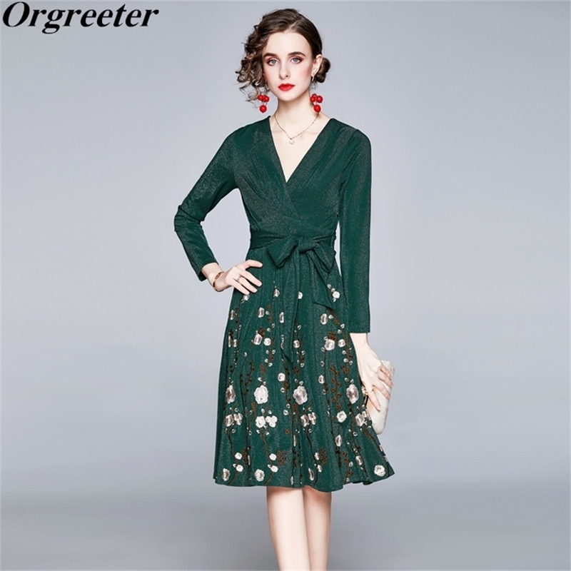 Spring Autumn Elegant Office Lady Sashes Lace-up V-neck Shinny Dress Women Vintage Flower Embroidery A-line Vestidos 210602, Pink
Spring Autumn Elegant Office Lady Sashes Lace-up V-neck Shinny Dress Women Vintage Flower Embroidery A-line Vestidos 210602, Pink