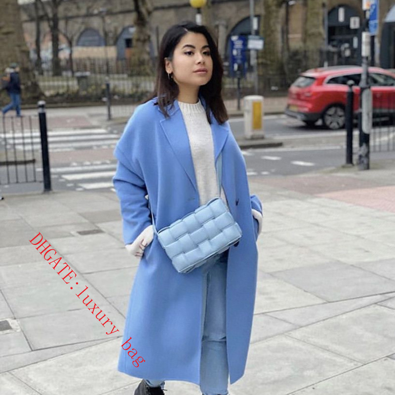 2021 women shoulder fashion messenger bag cowhide women's small party retro handbag ladies wallet and purees Woven letter Hardware size 26cm
2021 women shoulder fashion messenger bag cowhide women's small party retro handbag ladies wallet and purees Woven letter Hardware size 26cm