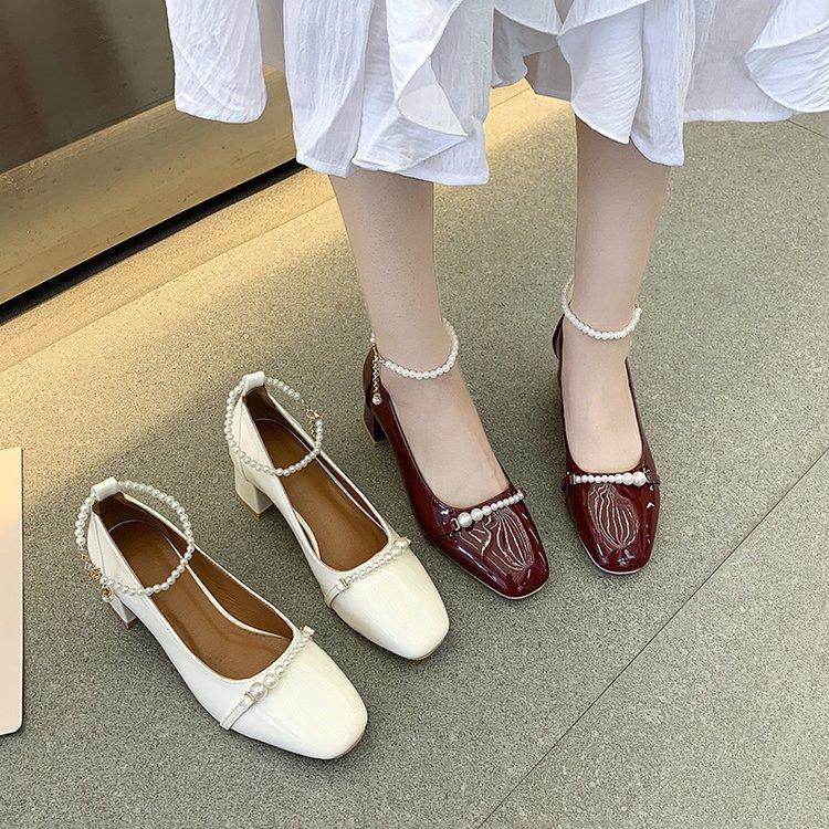 Dress Shoes 2021 Spring Women String Bead Ankle Strap Patent Leather Pumps Pearls High Heels Ladies Square Toe Retro, Beige
Dress Shoes 2021 Spring Women String Bead Ankle Strap Patent Leather Pumps Pearls High Heels Ladies Square Toe Retro, Beige