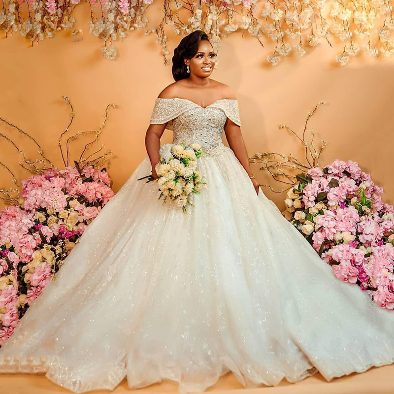Sparkly Plus Size Wedding Dresses Bridal Gowns Off The Shoulder Lace Appliqued Beaded Sequin Tulle Sweep Train Bride Dress