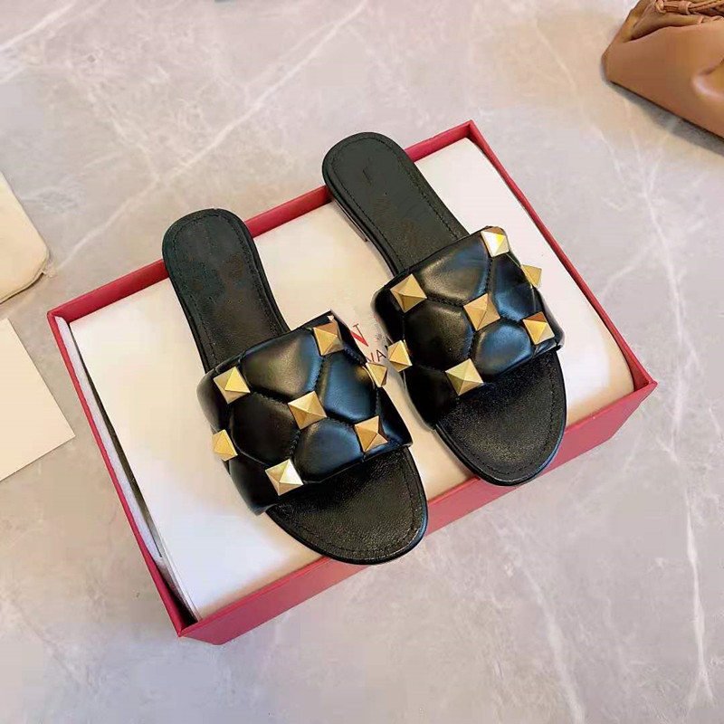 2021Designer womens mule Princeton slippers mules flat shoes leather metal chain embroidery casual shoess large size, Black
2021Designer womens mule Princeton slippers mules flat shoes leather metal chain embroidery casual shoess large size, Black
