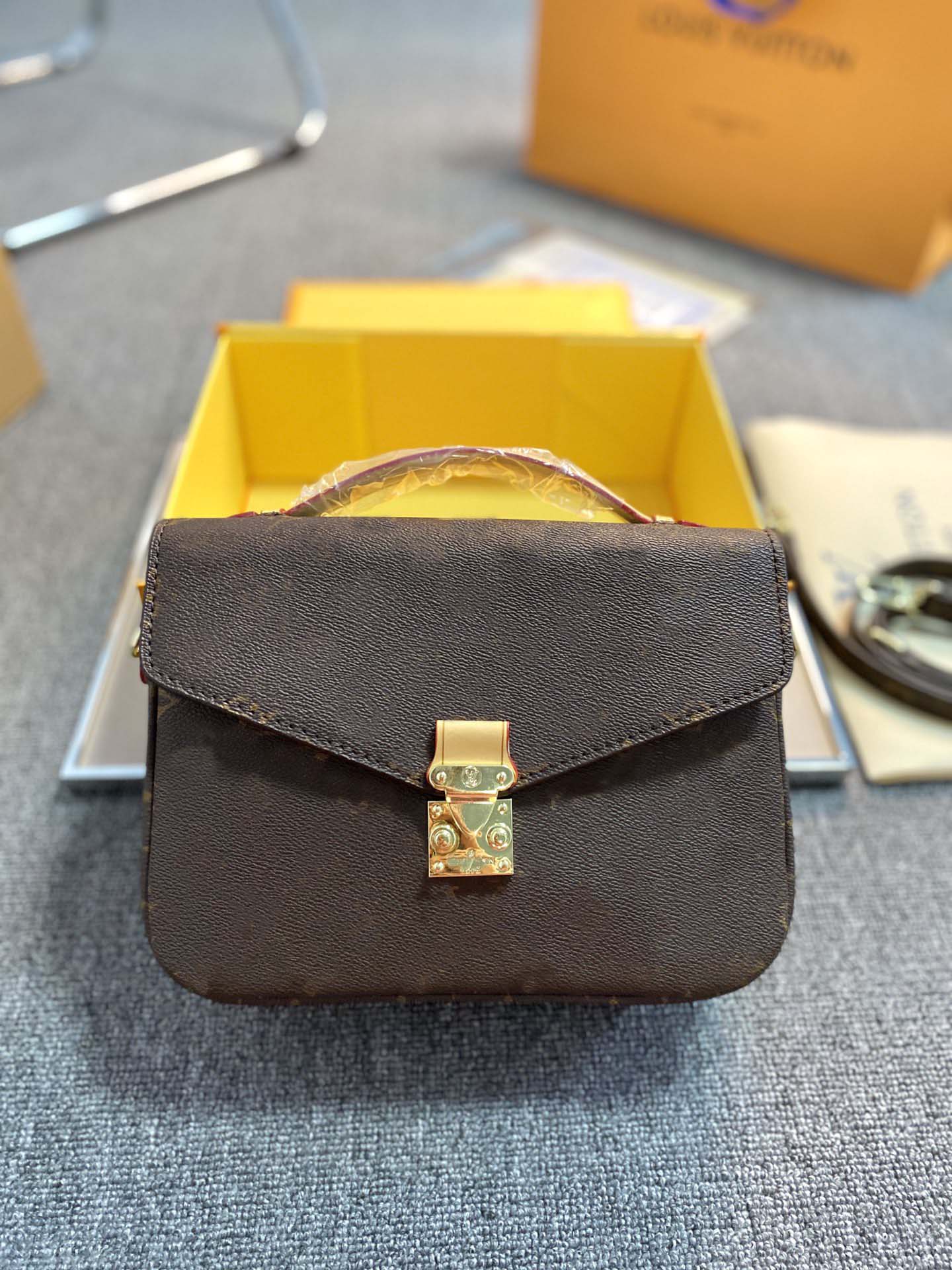 Women's Designer High Quality Classic 25cm Crossbody Metis Messenger Shoulder Bags Purses Ladies Handbag Retiro bags 2021, Make up the difference
Women's Designer High Quality Classic 25cm Crossbody Metis Messenger Shoulder Bags Purses Ladies Handbag Retiro bags 2021, Make up the difference