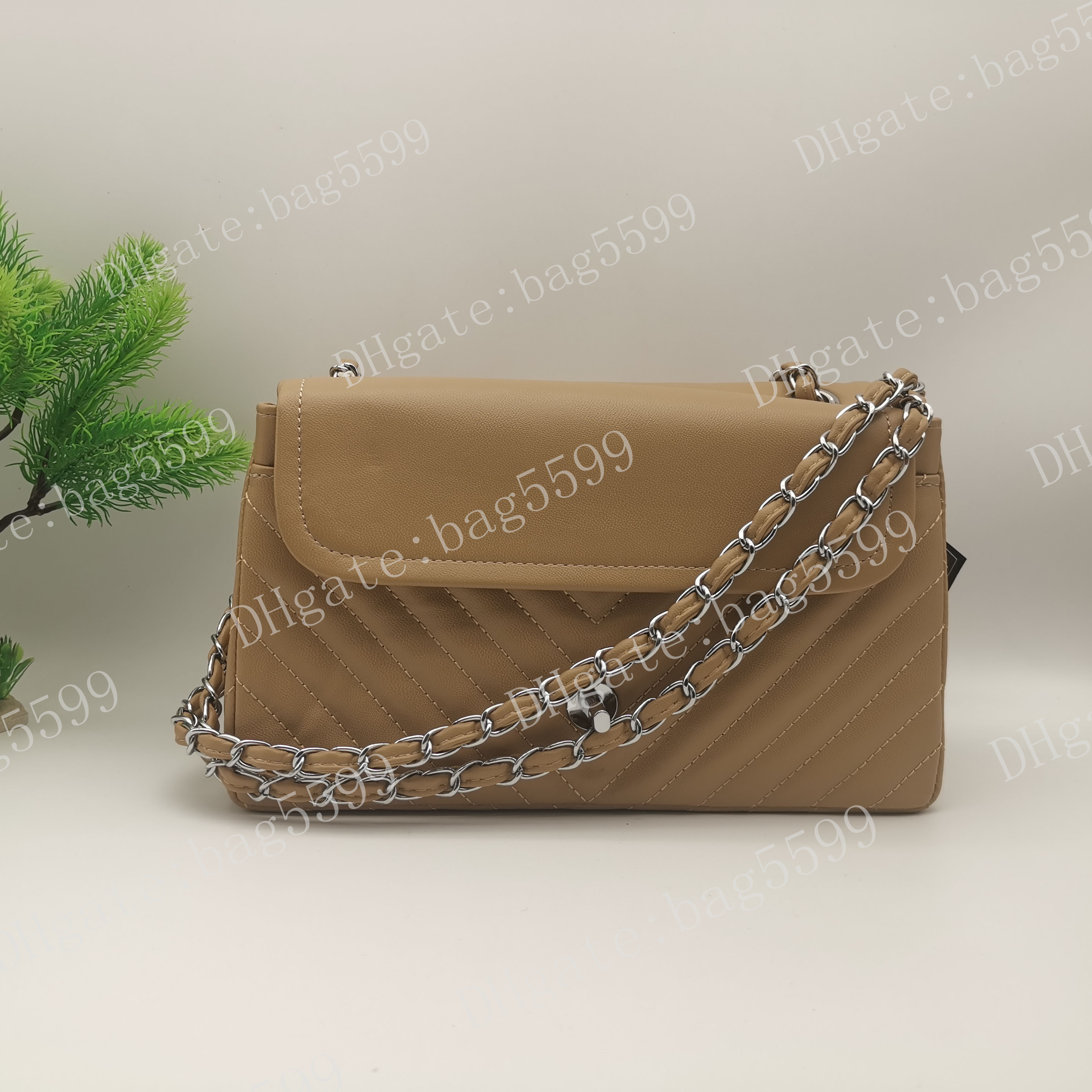 Designer Women Bag Crossbody Shoulder Flip Bags Good Quality Leather Purses Lady Mobile phone storage Cosmetic Handbag Have With Dust bag, Box and card, Red
Designer Women Bag Crossbody Shoulder Flip Bags Good Quality Leather Purses Lady Mobile phone storage Cosmetic Handbag Have With Dust bag, Box and card, Red