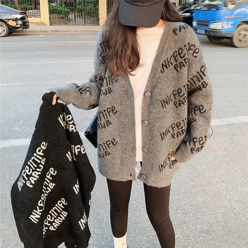 Original Label Designer Women Letters Print Pattern Cardigan Sweaters Fashion Casual Loose Ladies High Quality Sweater Alphabetic Small Sweet Wind Coat, Gray
Original Label Designer Women Letters Print Pattern Cardigan Sweaters Fashion Casual Loose Ladies High Quality Sweater Alphabetic Small Sweet Wind Coat, Gray