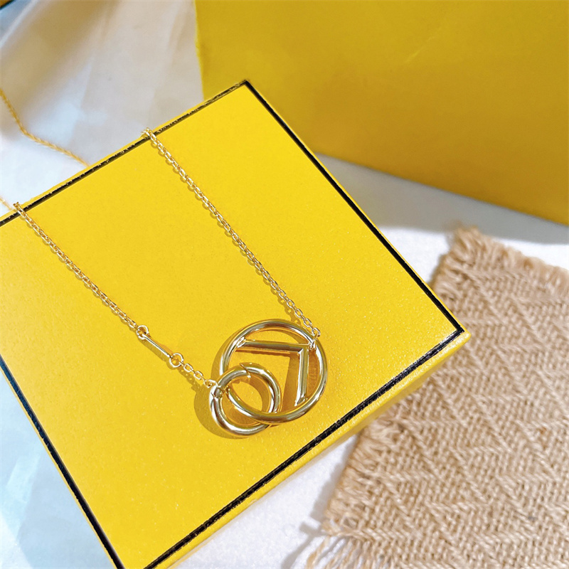 Womens Designers Gold Necklace Classic Letter Circle Pendant Luxury Designer Jewelry Pendant Necklaces Charm Bracelets Fashion Party Gift, Silver
Womens Designers Gold Necklace Classic Letter Circle Pendant Luxury Designer Jewelry Pendant Necklaces Charm Bracelets Fashion Party Gift, Silver