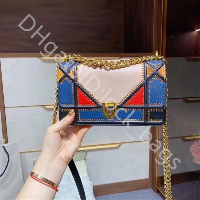 2021 SS Blue and Red Patchwor Bags Ladies Handbags Top Quality Classic elegance patent leather Lady fashion Cross Body Bag 
2021 SS Blue and Red Patchwor Bags Ladies Handbags Top Quality Classic elegance patent leather Lady fashion Cross Body Bag