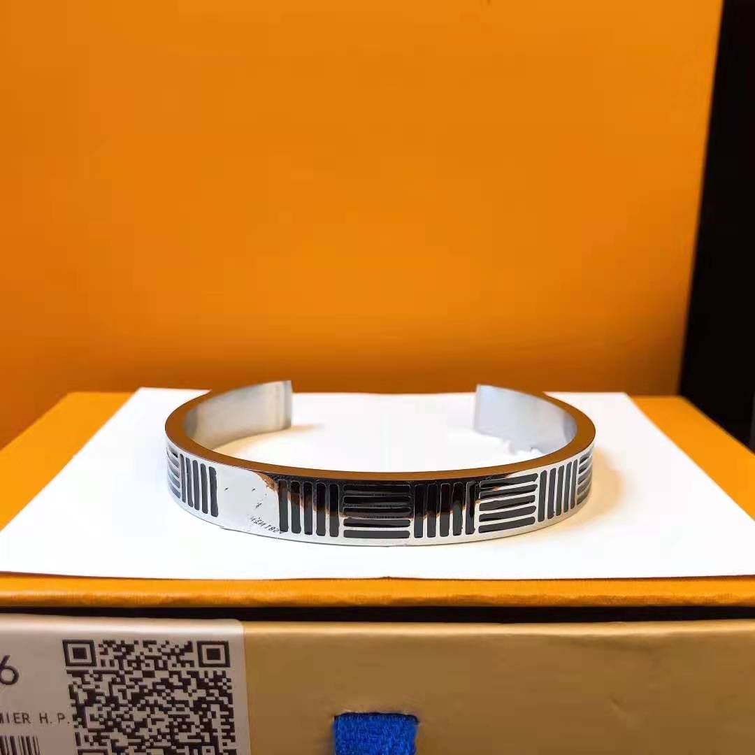 2021 Designer Jewelrys bracelets Black Silver Stainless Steel Simple Opening letter Buckle Love Jewelry Women Mens Bracelet Cart
2021 Designer Jewelrys bracelets Black Silver Stainless Steel Simple Opening letter Buckle Love Jewelry Women Mens Bracelet Cart
