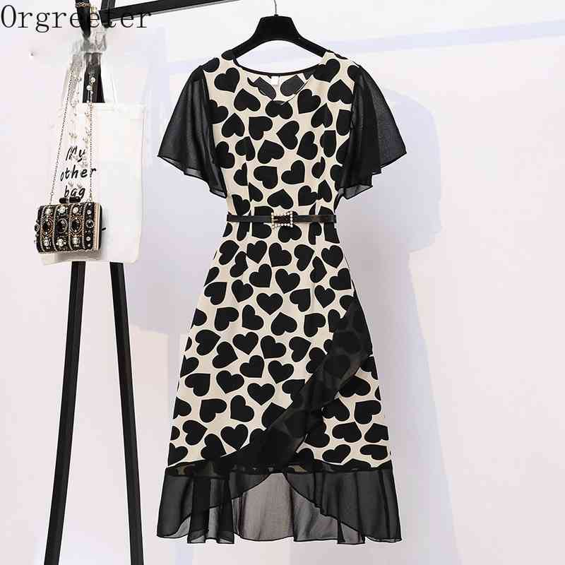 Plus Size Women Elegant Heart Print Chiffon Dresses Summer V-neck Short Sleeve Belt Ruffle Mesh Patchworrk Asymmetric Dress 210525, Black
Plus Size Women Elegant Heart Print Chiffon Dresses Summer V-neck Short Sleeve Belt Ruffle Mesh Patchworrk Asymmetric Dress 210525, Black