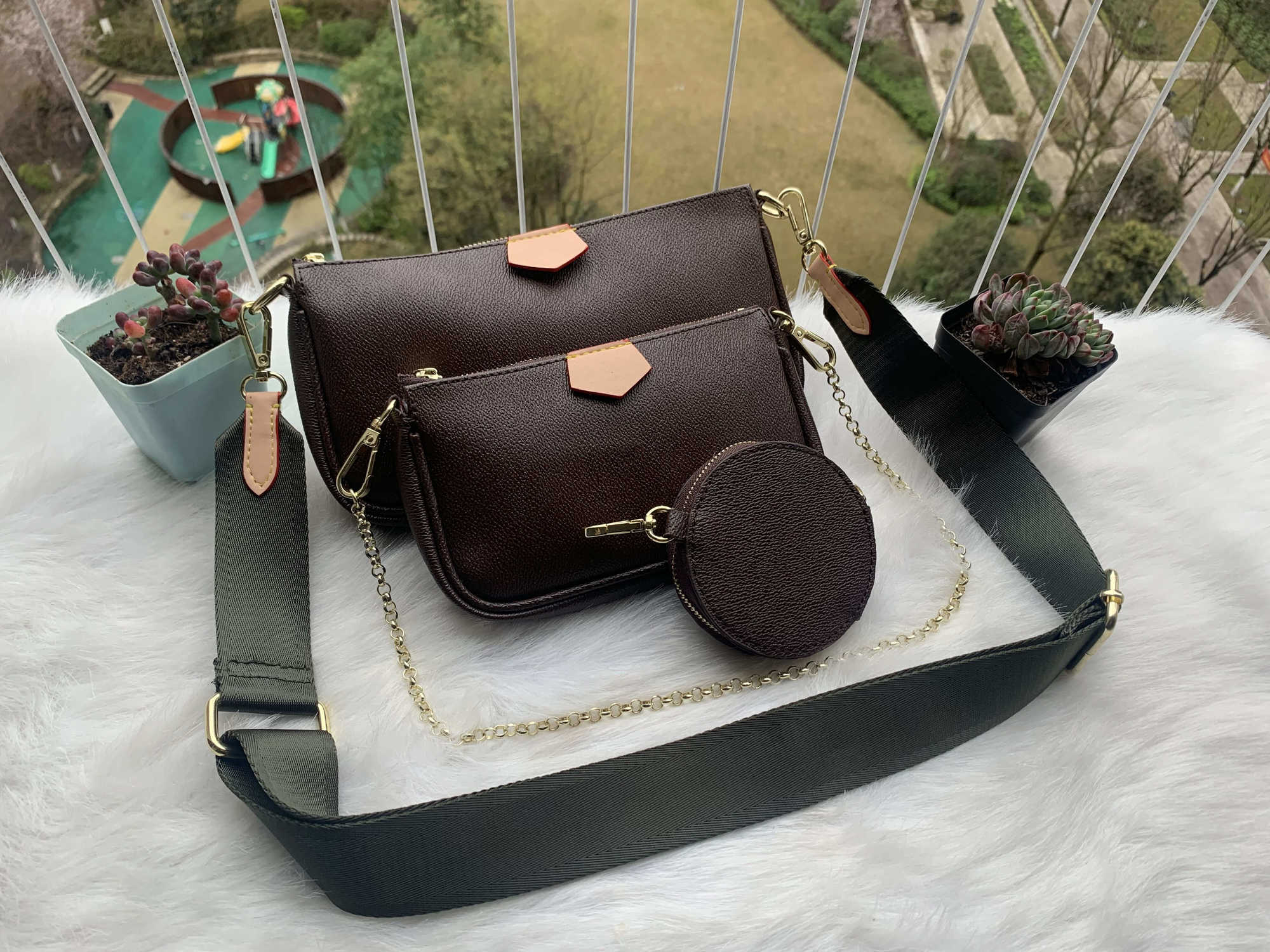 Multi Pochette Crossbody Bag Shoulder Bags women Accessoires Purses printing Flower 3pcs with box dust bag
Multi Pochette Crossbody Bag Shoulder Bags women Accessoires Purses printing Flower 3pcs with box dust bag