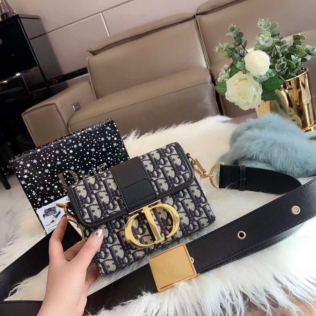Handbag Bag women 2021 new CD canvas Montaigne square Box Mini wide shoulder strap versatile straddle single zlyZLY
Handbag Bag women 2021 new CD canvas Montaigne square Box Mini wide shoulder strap versatile straddle single zlyZLY
