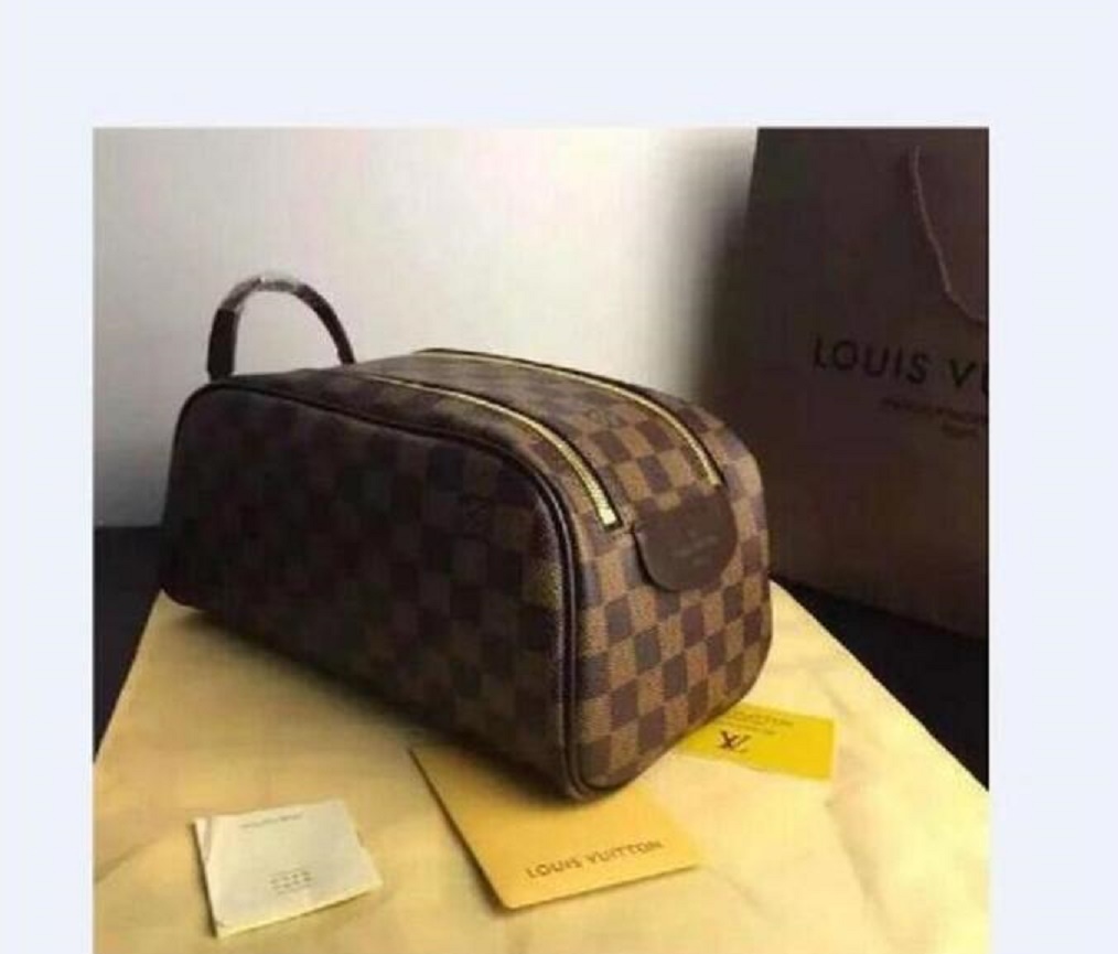 classic LV LOUIS bag VITTON Cosmetic bag fashion wash bagss clutch handbag luxury evening bages makeup packages tote bag, Red;black
classic LV LOUIS bag VITTON Cosmetic bag fashion wash bagss clutch handbag luxury evening bages makeup packages tote bag, Red;black