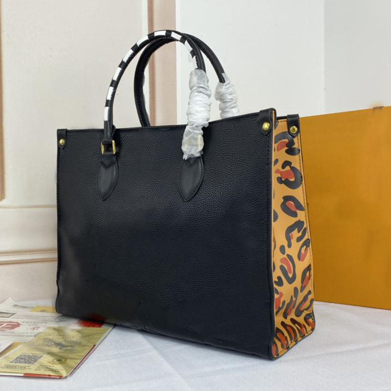 Fashion Luxurys Shoulder Onthego Medium Tote Women Designers Handbags By The Pool Monograms embossing Messenger bags 45373 2021 Bag, Black with leopard
Fashion Luxurys Shoulder Onthego Medium Tote Women Designers Handbags By The Pool Monograms embossing Messenger bags 45373 2021 Bag, Black with leopard