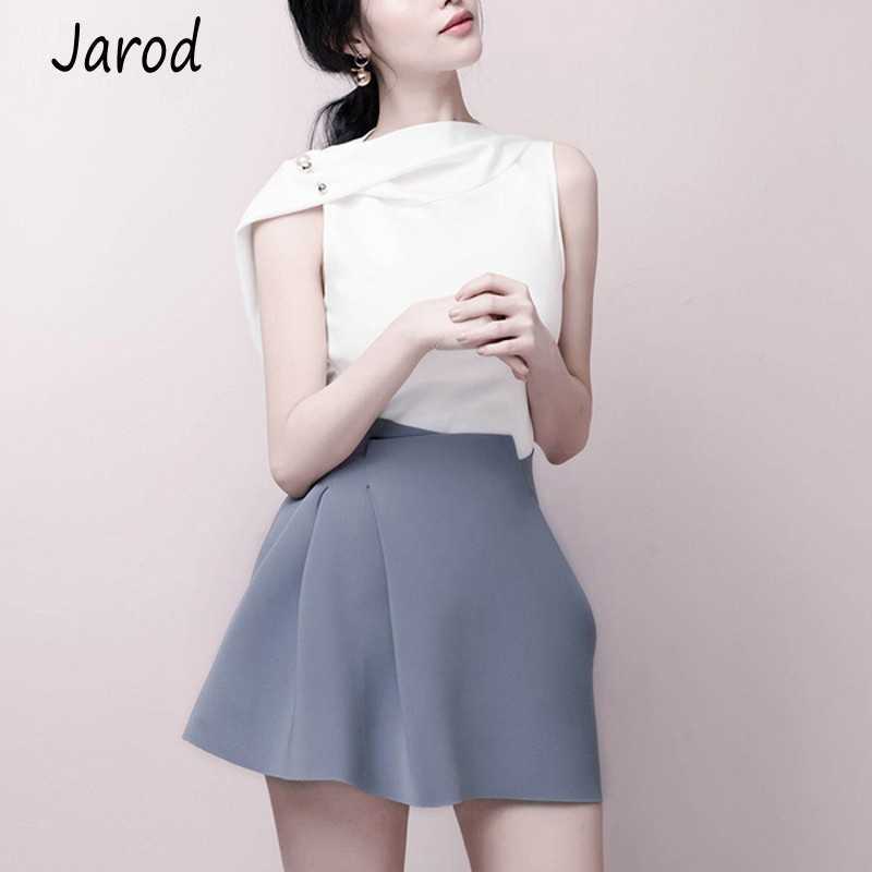 Summer Women 2 Piece Set Chic white Beading sleeveless chiffon Shirt Tops + High Waist Mini Ball Gown Skirt Suits 210526, Picture color
Summer Women 2 Piece Set Chic white Beading sleeveless chiffon Shirt Tops + High Waist Mini Ball Gown Skirt Suits 210526, Picture color