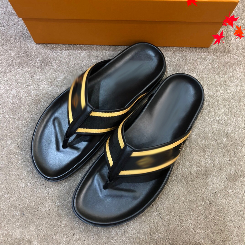 2021 Slipper Designer Slide Summer sandals Fashion Men Beach Indoor Flat Flip Flops Leather luxurys Shoes mens Slippers with box Size 39-45 -H85, Black
2021 Slipper Designer Slide Summer sandals Fashion Men Beach Indoor Flat Flip Flops Leather luxurys Shoes mens Slippers with box Size 39-45 -H85, Black