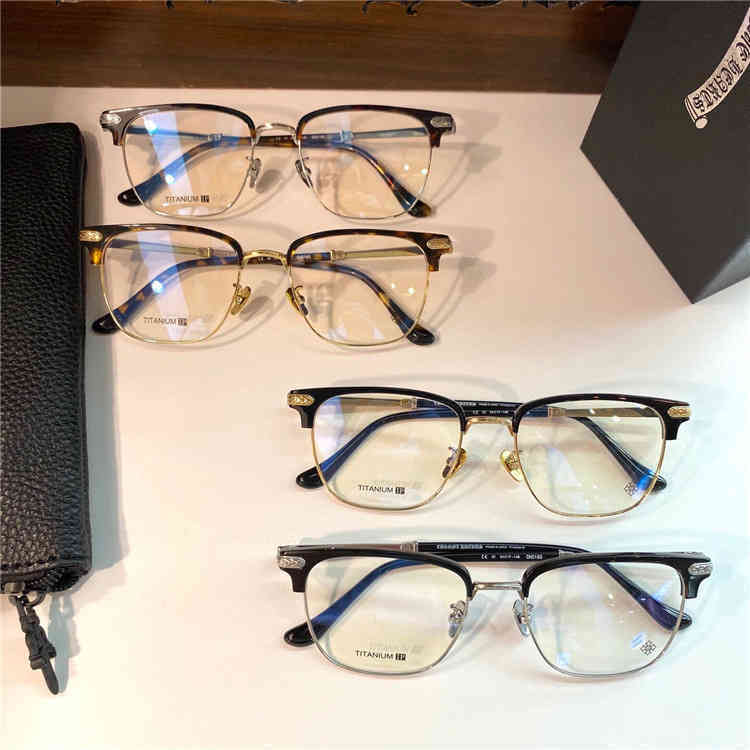Factory Direct Price core Joker Xue half frame pure titanium frames, myopia, can be equipped with degree mirror.
Factory Direct Price core Joker Xue half frame pure titanium frames, myopia, can be equipped with degree mirror.