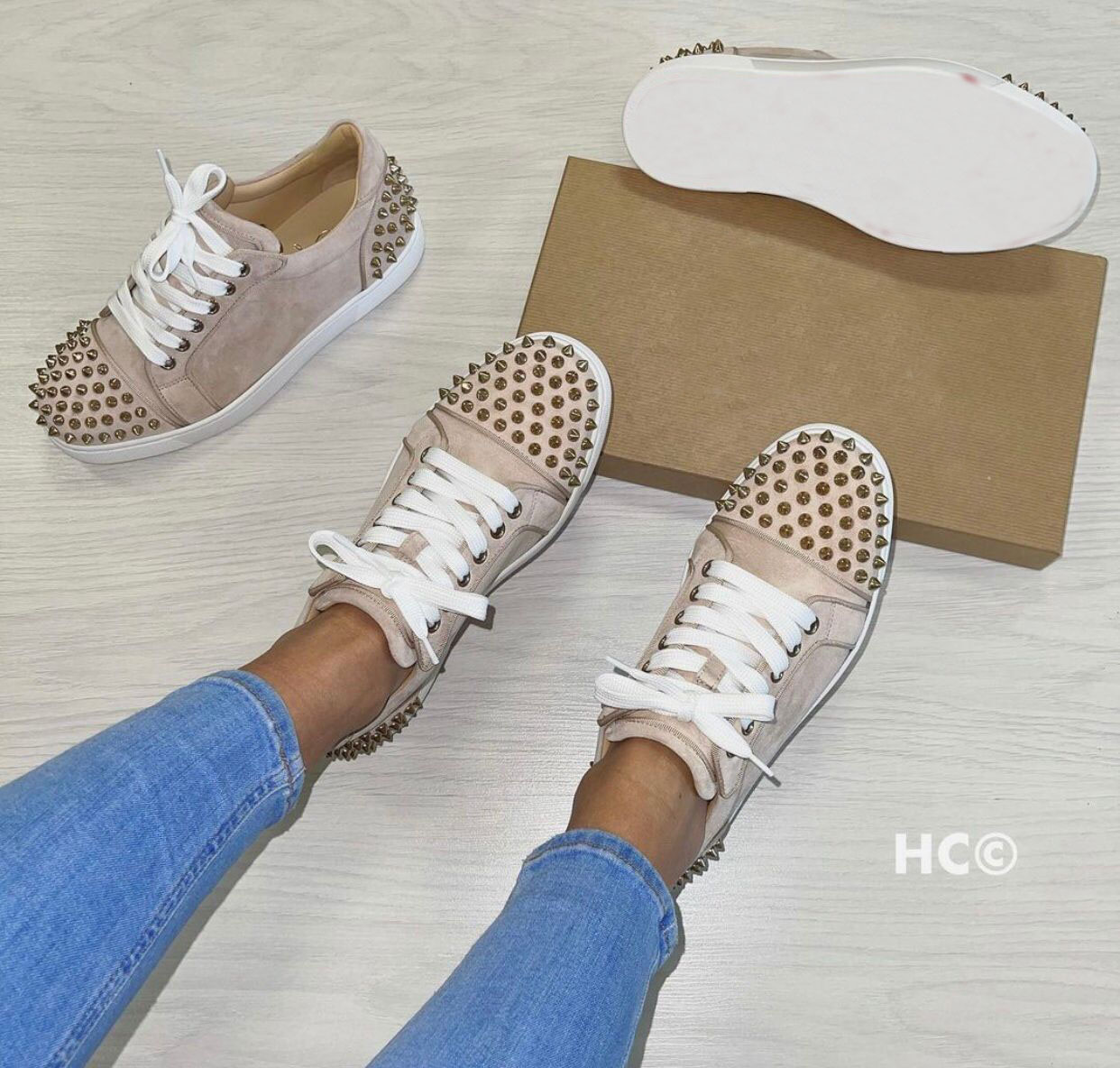High Quality Brand Low Top Red Bottom Sneakers Shoes Couple Vieira 2 Orlato Luxury Designer Trainers Wholesale Discount Sports Dress Party Wedding, 50
High Quality Brand Low Top Red Bottom Sneakers Shoes Couple Vieira 2 Orlato Luxury Designer Trainers Wholesale Discount Sports Dress Party Wedding, 50