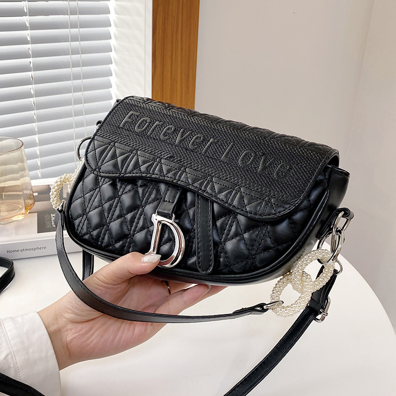 bag Bag women's 2021 simple and fashionable embroidered thread single shoulder messenger chain D home saddle, White
bag Bag women's 2021 simple and fashionable embroidered thread single shoulder messenger chain D home saddle, White