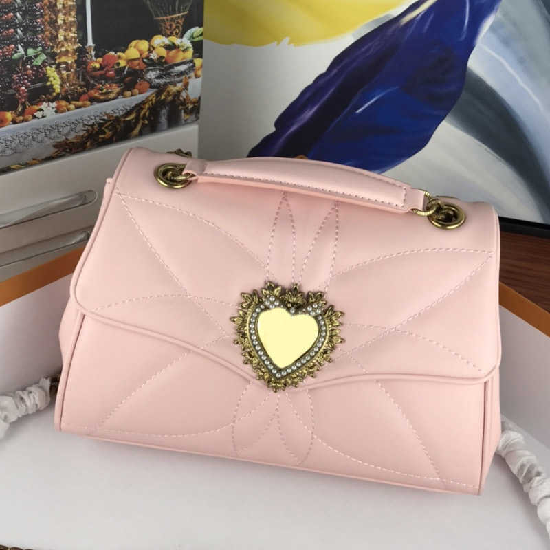 Designer Bags Womens Handbags Crossbody Bag Backpack Large Top quality shoulder chain hand purse Heart shaped genuine leather Hidden snap cl
Designer Bags Womens Handbags Crossbody Bag Backpack Large Top quality shoulder chain hand purse Heart shaped genuine leather Hidden snap cl