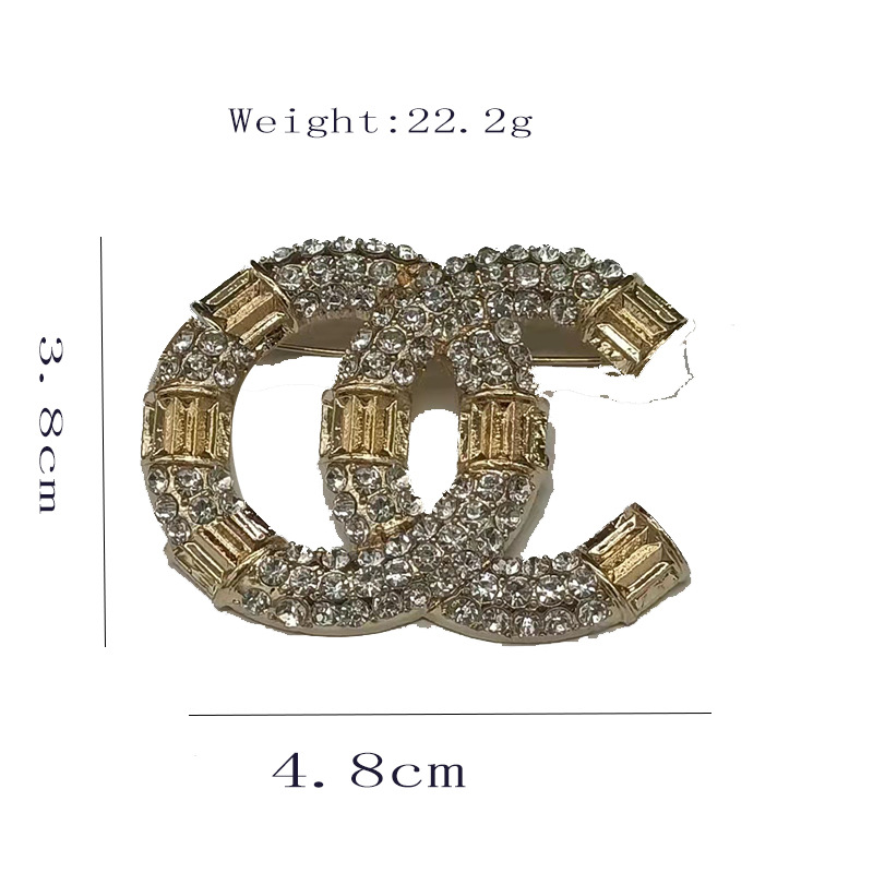 Vintage Designer Brand Double Letter Brooch for Women Pearl Rhinestone Crystal Broochs Suit Laple Pin Fashion Scarf Sweater Wedding Party Jewerlry Accessories
Vintage Designer Brand Double Letter Brooch for Women Pearl Rhinestone Crystal Broochs Suit Laple Pin Fashion Scarf Sweater Wedding Party Jewerlry Accessories
