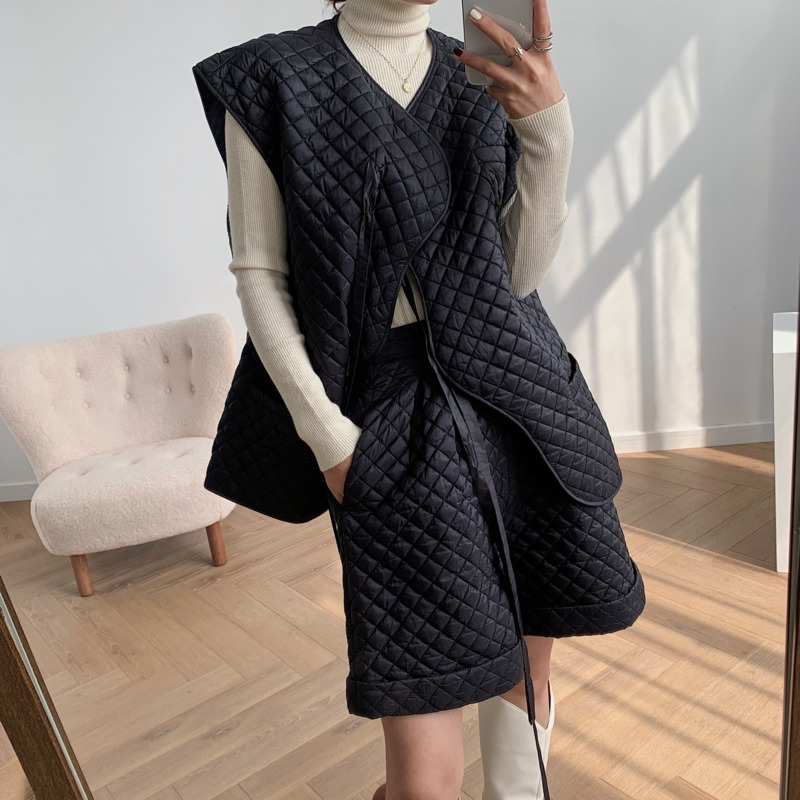 Personality Argyle Cotton Padded Lace Up Sleeveless Waistcoat And Shorts Two Piece Sets For Women In Spring 210427
