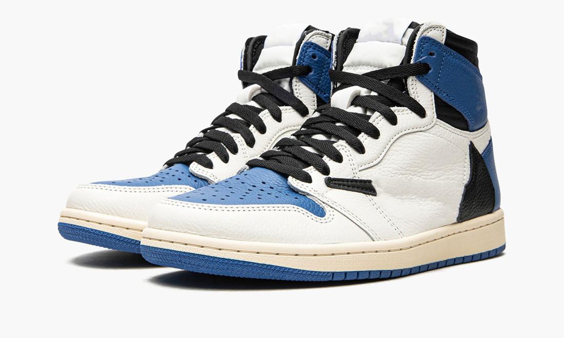 Jumpman 1s HIGH OG SP Travis Scotts x Fragment Basketball Shoes Of Right Left Tongue Designer Showing Their Joint Identity
Jumpman 1s HIGH OG SP Travis Scotts x Fragment Basketball Shoes Of Right Left Tongue Designer Showing Their Joint Identity