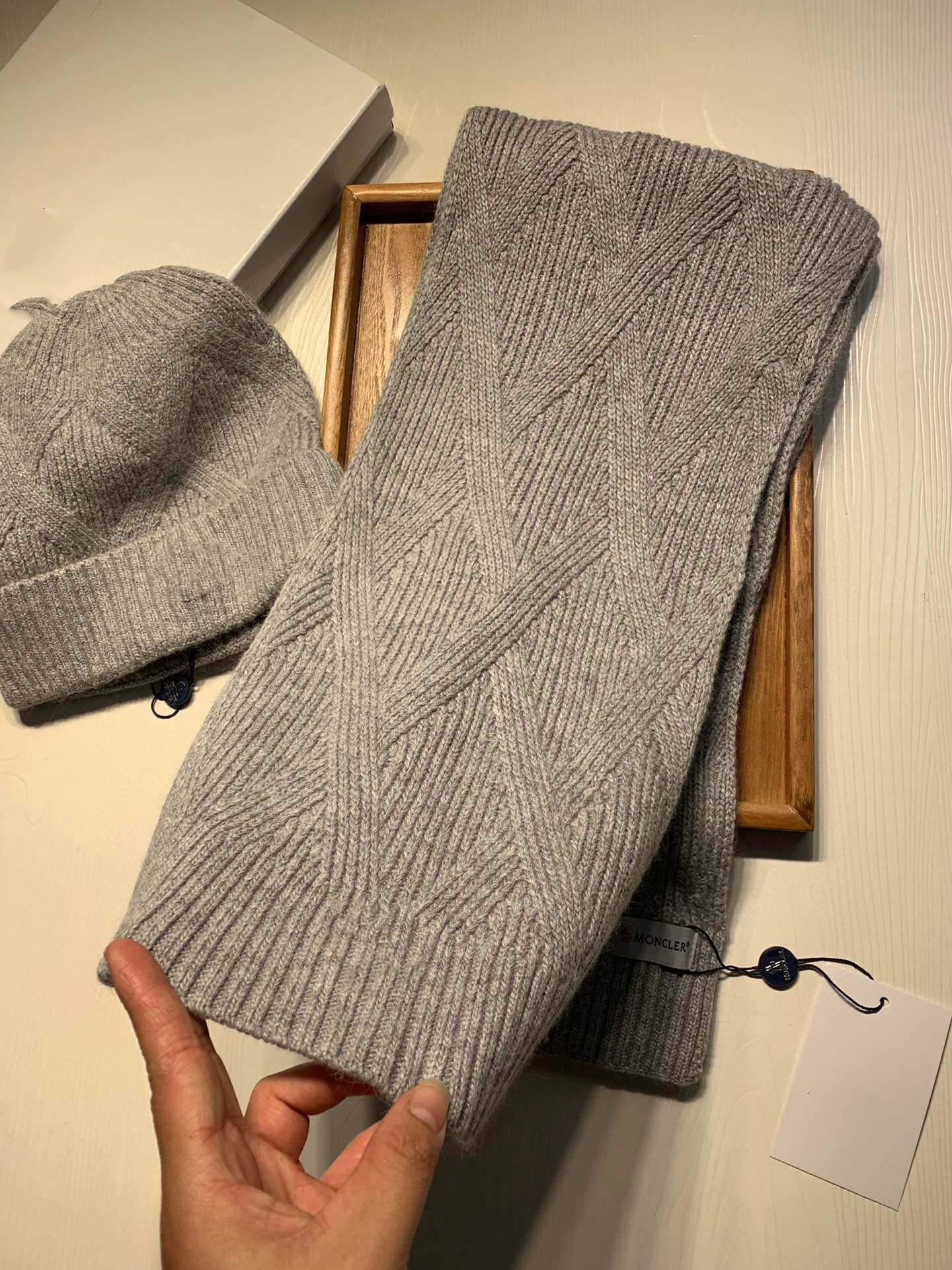 Stylish M Color scarf beanie cap Designer Letter Jacquard Beanie Men Women Warm Wool Hat Unisex Ski scarf hat
Stylish M Color scarf beanie cap Designer Letter Jacquard Beanie Men Women Warm Wool Hat Unisex Ski scarf hat