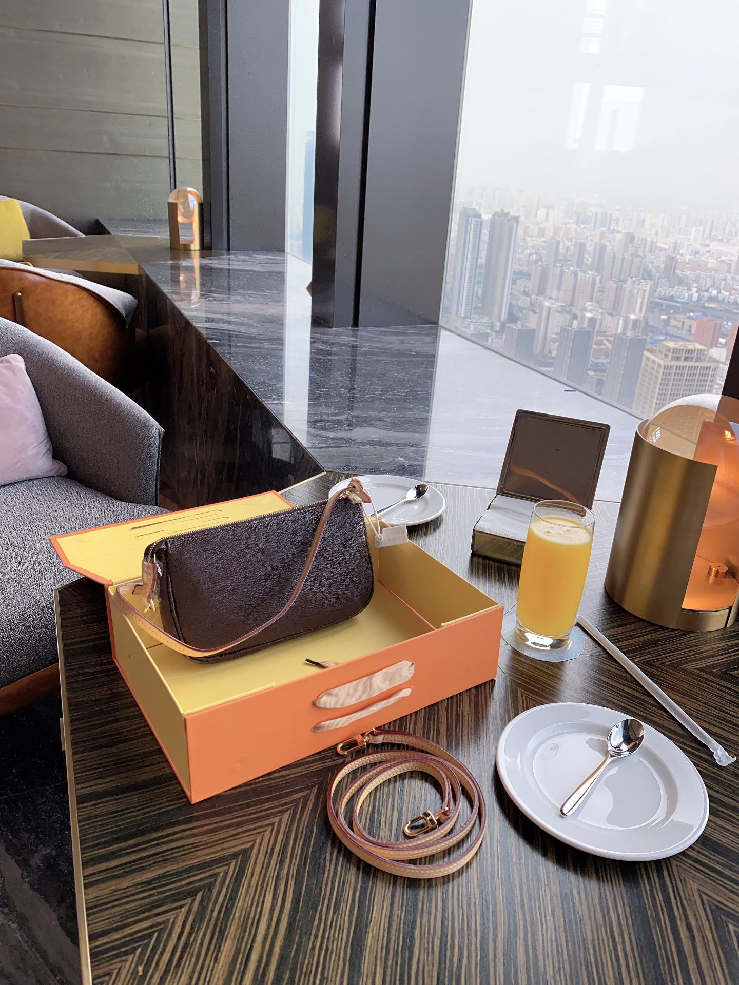 gift box Vintage Pochette Cowhide Shoulder Crossbody Bags Top Quality totes lady Luxurys Designers Handbags purses women fashion Hobo Shopping Bag
gift box Vintage Pochette Cowhide Shoulder Crossbody Bags Top Quality totes lady Luxurys Designers Handbags purses women fashion Hobo Shopping Bag