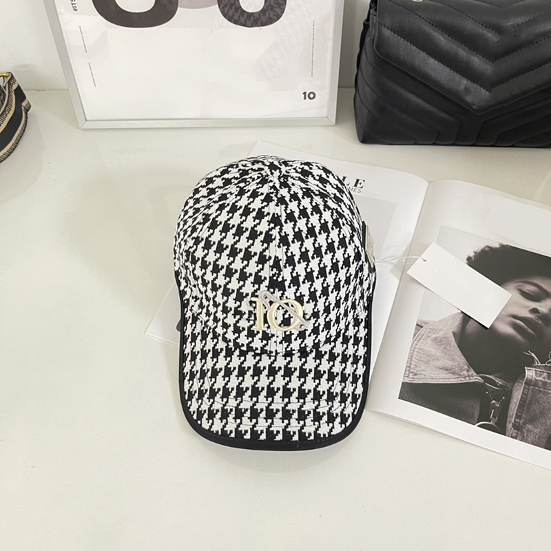 Classic Plaid Baseball Cap Luxurys Desingers Men Women Fashion Design Adjustable Caual Hat Simple and quiet Head Wear nice, Box
Classic Plaid Baseball Cap Luxurys Desingers Men Women Fashion Design Adjustable Caual Hat Simple and quiet Head Wear nice, Box