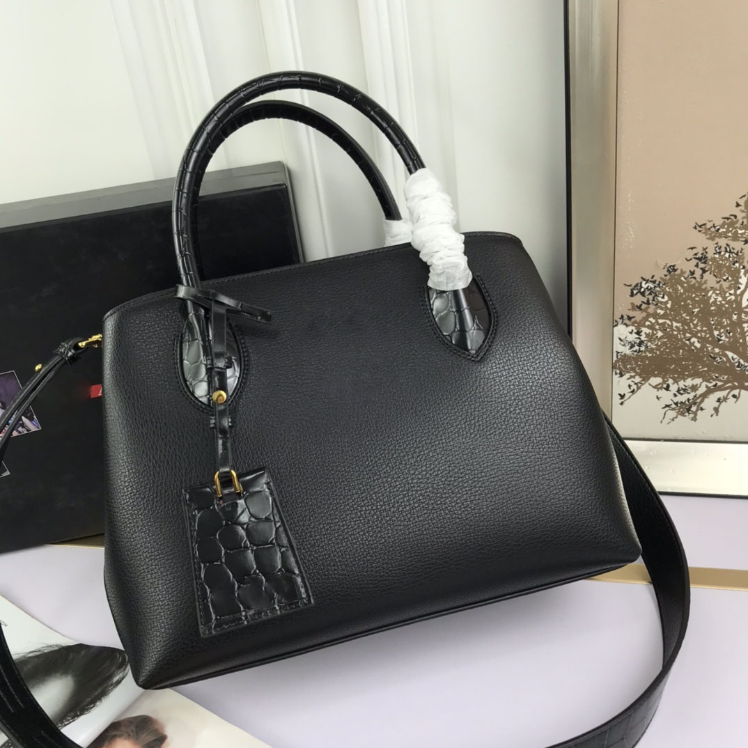 Luxurys Designers Bags Women Genuine Leather Small Square Shoulder Casual Fashion Classic All-match Crossbody Purse 66153
Luxurys Designers Bags Women Genuine Leather Small Square Shoulder Casual Fashion Classic All-match Crossbody Purse 66153