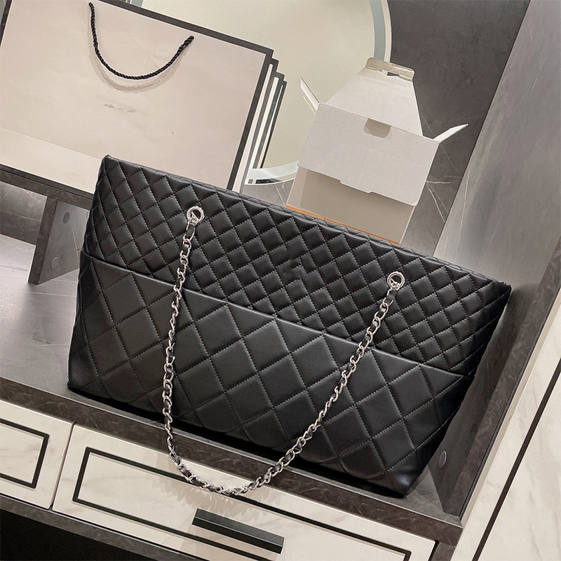 French Fashion Big Brand Shoulder Bags Leather Large Capacity 42cm Totes Black Chain Famous Designer Brand Travel Shopping Wallet Luxurious Backpack Crossbody Bag
French Fashion Big Brand Shoulder Bags Leather Large Capacity 42cm Totes Black Chain Famous Designer Brand Travel Shopping Wallet Luxurious Backpack Crossbody Bag