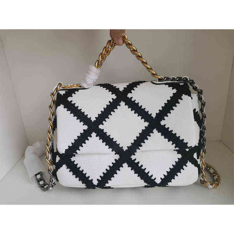 Cc Leather Crossbody Bag with Heavy Chain Women Luxury Design Diamond Lattice Tote Handbag Fashion Shoulder Messenger Purse, Color3
Cc Leather Crossbody Bag with Heavy Chain Women Luxury Design Diamond Lattice Tote Handbag Fashion Shoulder Messenger Purse, Color3
