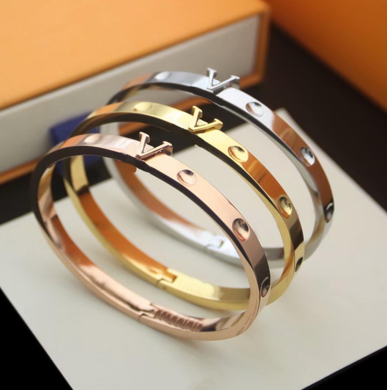 Europe America Fashion Style Lady Women Titanium steel Engraved V Initials Empreinte Bangle Bracelet 3 Color Q95623, Black
Europe America Fashion Style Lady Women Titanium steel Engraved V Initials Empreinte Bangle Bracelet 3 Color Q95623, Black