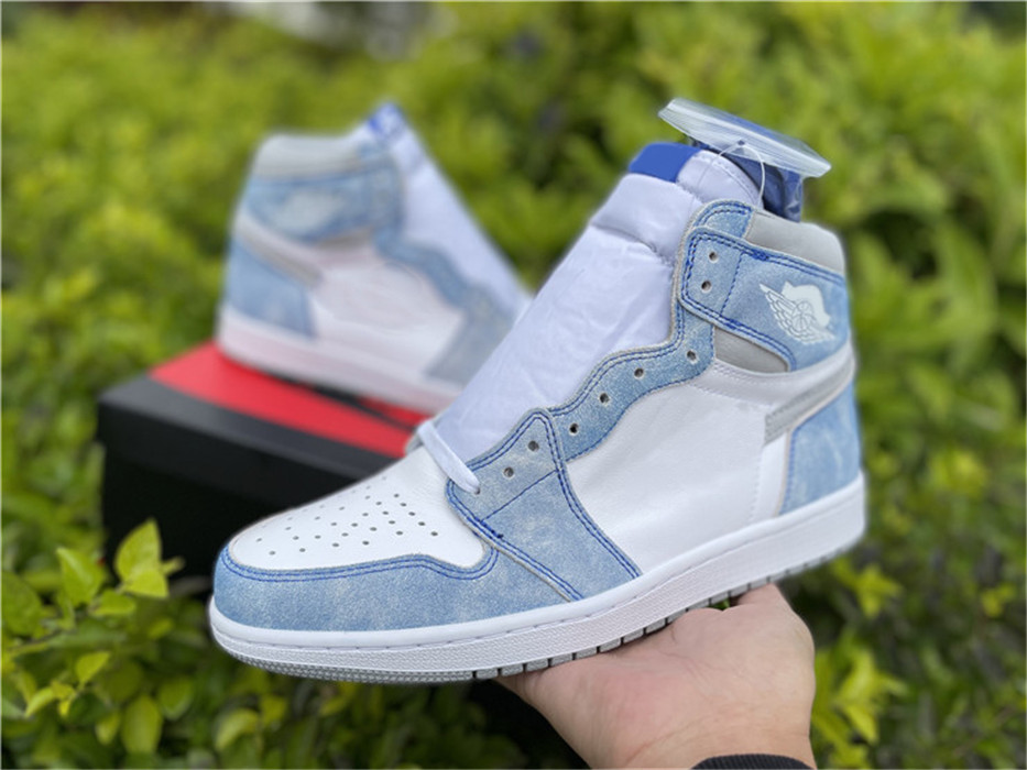 2021 Air Authentic 1 Shoes High OG Hyper Royal Sneakers 1S Light Smoke Grey White Retro Men Sports 555088-402 Nakeskin basketball shoes
2021 Air Authentic 1 Shoes High OG Hyper Royal Sneakers 1S Light Smoke Grey White Retro Men Sports 555088-402 Nakeskin basketball shoes