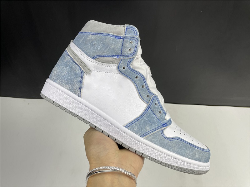 1 High OG Hyper Royal Basketball shoes Jumpman Bloodline Men Designer Sneakers Fearless Obsidian UNC top Trainers
1 High OG Hyper Royal Basketball shoes Jumpman Bloodline Men Designer Sneakers Fearless Obsidian UNC top Trainers