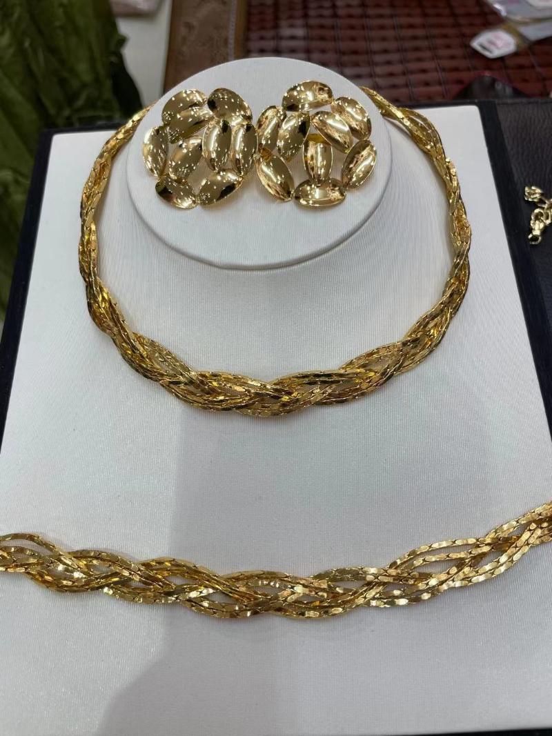 Earrings & Necklace Dubai Africa Nigeria Jewelry Fashion Gold Set Bracelet Earring Ladies For Women's Wedding Party Gift, As pic
Earrings & Necklace Dubai Africa Nigeria Jewelry Fashion Gold Set Bracelet Earring Ladies For Women's Wedding Party Gift, As pic