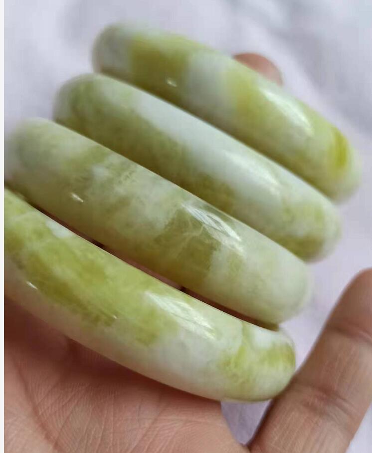 56-62mm natural handmade Lantian jade ginger flower jade bracelet free deli very A9, Black
56-62mm natural handmade Lantian jade ginger flower jade bracelet free deli very A9, Black