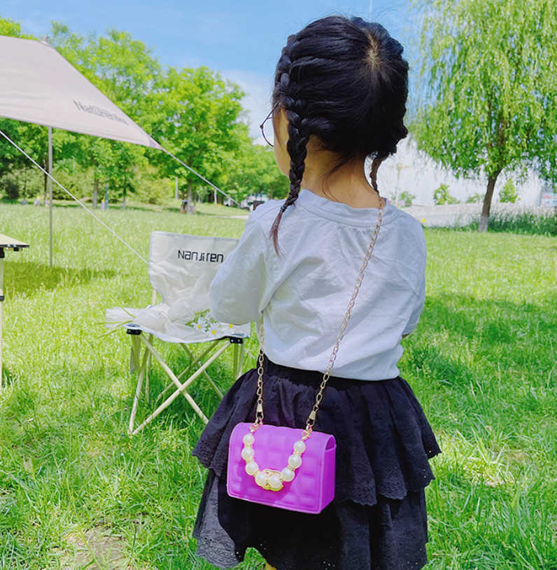 Luxury Kids Jelly Handbag fashion Girls Pearl Chain square Bags Lady style Children silicone Messenger princess Bag A7172, Cc mix colors
Luxury Kids Jelly Handbag fashion Girls Pearl Chain square Bags Lady style Children silicone Messenger princess Bag A7172, Cc mix colors
