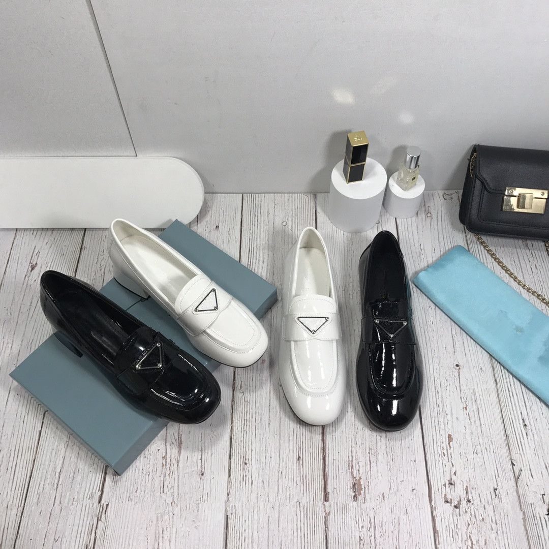 2022 Top Quality Classic Platform casual shoes Genuine leather thick soles Flat luxury Designer fashion women low-top 100% Metal buckle Black white Size 35-40, Black flat
2022 Top Quality Classic Platform casual shoes Genuine leather thick soles Flat luxury Designer fashion women low-top 100% Metal buckle Black white Size 35-40, Black flat