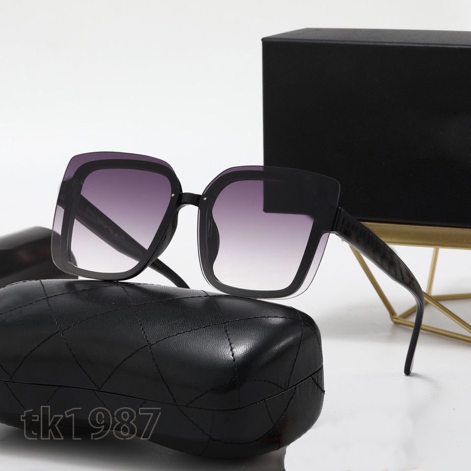 Top Quality 2300 Ladies sunglasses Fashion Square full frame Style UV400 lens can Protect the Eyes, Bring box to Give mother a Gift, suitabl, White;black
Top Quality 2300 Ladies sunglasses Fashion Square full frame Style UV400 lens can Protect the Eyes, Bring box to Give mother a Gift, suitabl, White;black