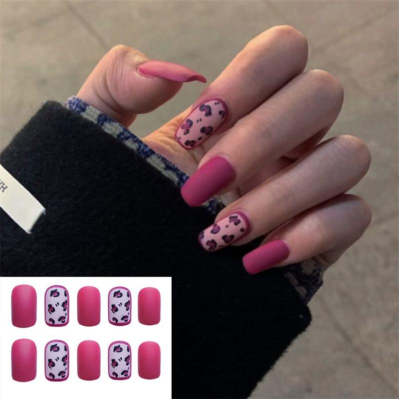 False Nails 24Pcs/Box Detachable Short Square Head Ballerina Pink Leopard Fake Full Cover Nail Tips Press On, Red;gold
False Nails 24Pcs/Box Detachable Short Square Head Ballerina Pink Leopard Fake Full Cover Nail Tips Press On, Red;gold