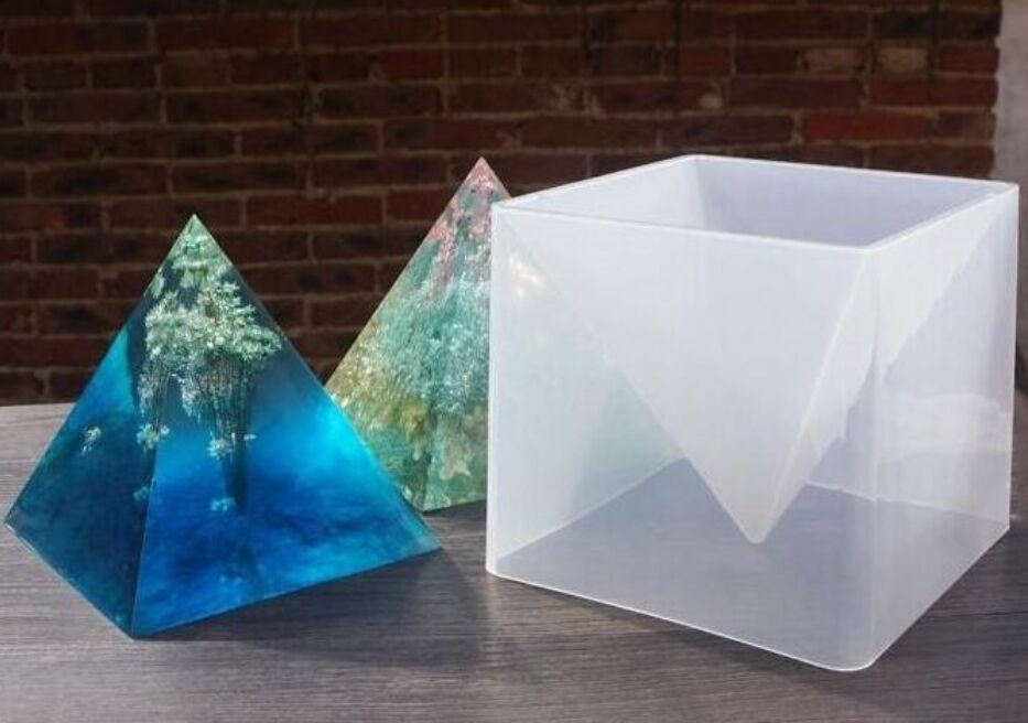 Oversized Pyramid silicone mold DIY epoxy resin molds for jewelry
Oversized Pyramid silicone mold DIY epoxy resin molds for jewelry