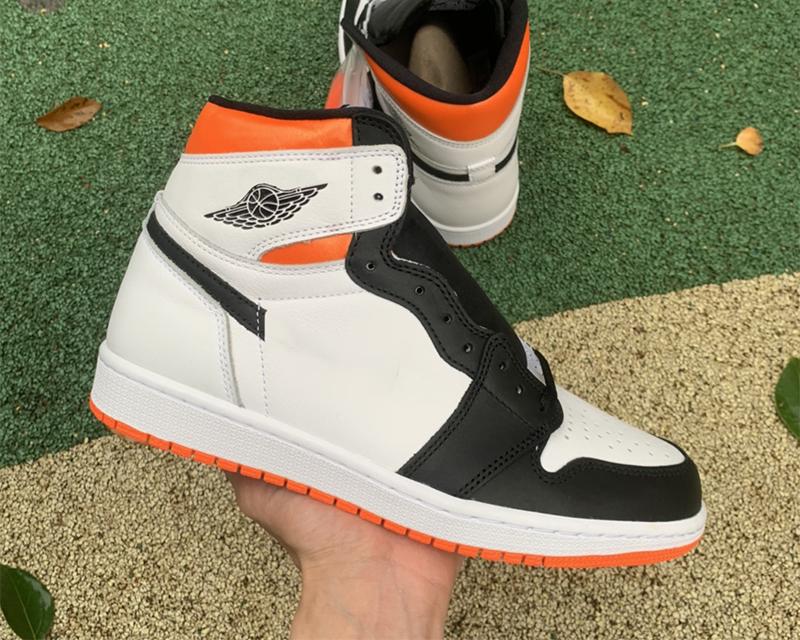 Wholesale 1 High OG 1S Basketball Shoes Mens Womens sky blue Sand color chamois leather Black Toe Shattered Backboard outdoors sneakers
Wholesale 1 High OG 1S Basketball Shoes Mens Womens sky blue Sand color chamois leather Black Toe Shattered Backboard outdoors sneakers