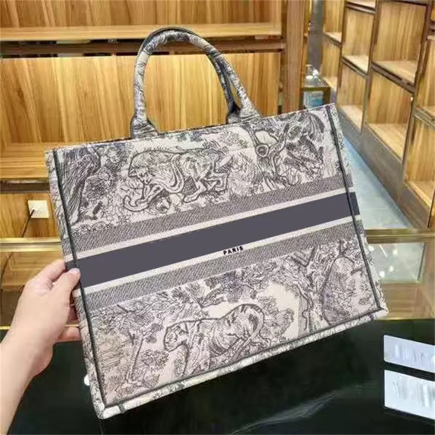 2022 Fashion Women Handbag Luxury Designer Bags Gray White Tiger Print Embroidery Multicolor Single Shoulder Large Capacity Bucket Bag Crossbody Purses Handbags, Black letter
2022 Fashion Women Handbag Luxury Designer Bags Gray White Tiger Print Embroidery Multicolor Single Shoulder Large Capacity Bucket Bag Crossbody Purses Handbags, Black letter
