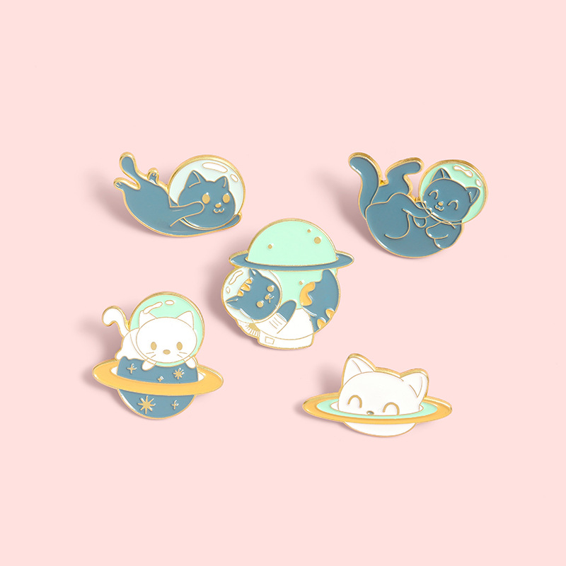 Cartoon Universe Spaceman Cat Brooches Pins Enamel Lapel Pin Badge for Women Men Fashion Jewelry, Mixed colors
Cartoon Universe Spaceman Cat Brooches Pins Enamel Lapel Pin Badge for Women Men Fashion Jewelry, Mixed colors