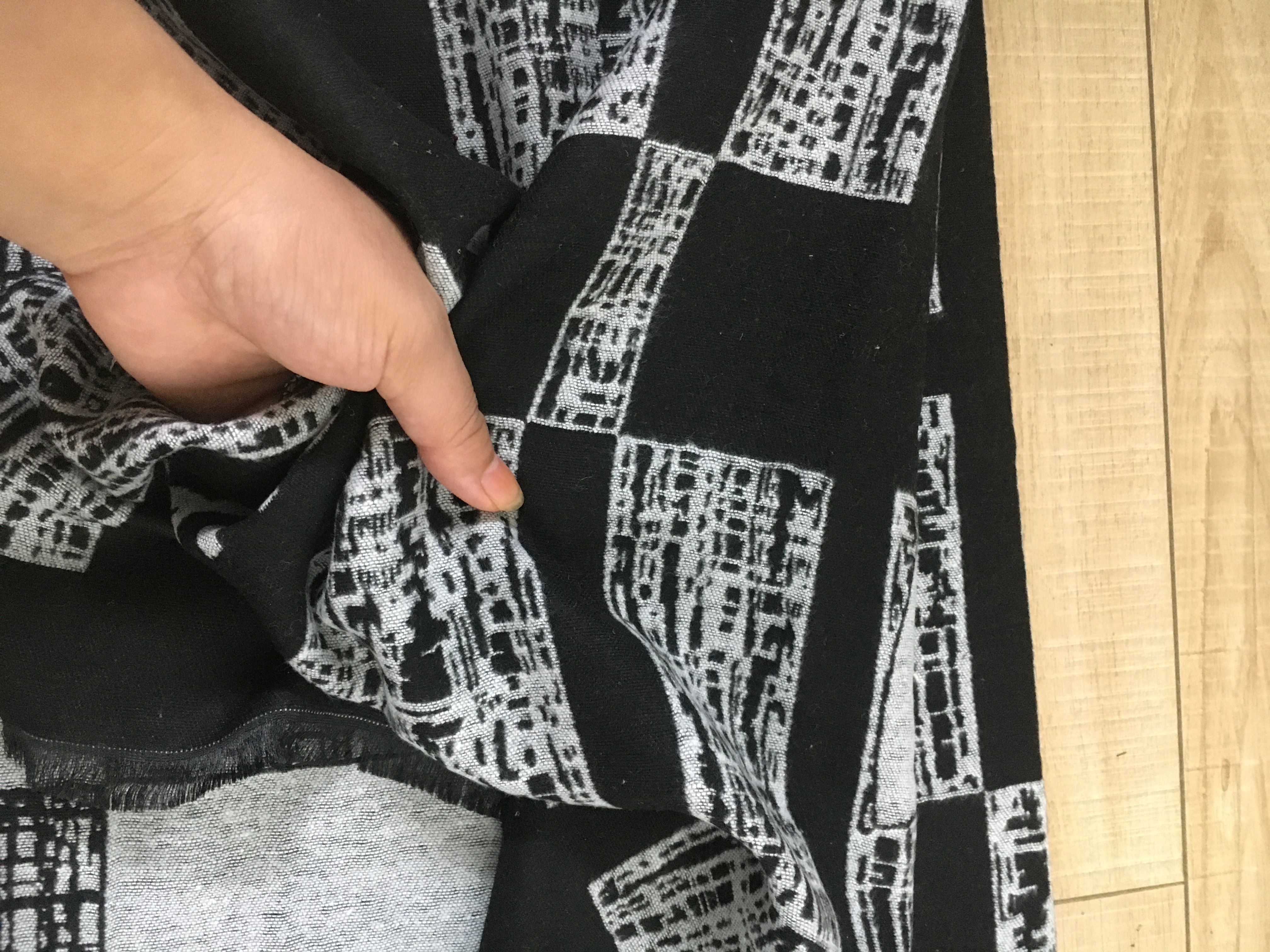 New Fast delivery Fashion Scarves 4 Season Scarf Hot Womens Brand Shawl Woman Long Neck Scarves 3 Colors Optional black color, Blue;gray
New Fast delivery Fashion Scarves 4 Season Scarf Hot Womens Brand Shawl Woman Long Neck Scarves 3 Colors Optional black color, Blue;gray