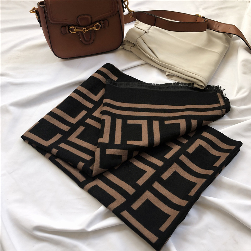 Fashion Dsesigner Scarf for Women Trendy Letter FF Luxury Womens Elegant Soft Wool Scarfs Shawl Neck Wrap sapeee
Fashion Dsesigner Scarf for Women Trendy Letter FF Luxury Womens Elegant Soft Wool Scarfs Shawl Neck Wrap sapeee