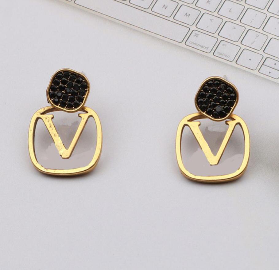 Vintage Designer Geometric Square Hollow Stud Earrings Brand Letter High Quality Womens 18K Gold Plated Crystal Rhinestone Earring Engagement Wedding Jewerlry
Vintage Designer Geometric Square Hollow Stud Earrings Brand Letter High Quality Womens 18K Gold Plated Crystal Rhinestone Earring Engagement Wedding Jewerlry